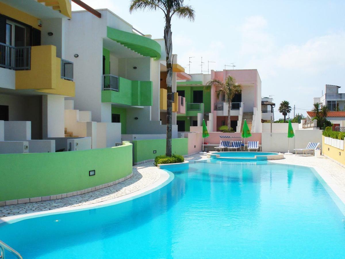 Con Piscina E Garage A 300 M Da Spiaggia E Centro Torre dell'Orso Exterior foto